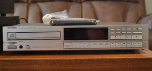 럭스만(Luxman) D-01 CDP