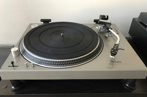 테크닉스(Technics) SL-1200 턴테이블