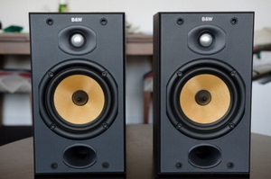 B&W(비엔더블유) DM 601 S2 북쉘프 스피커