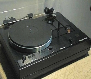 토렌스(Thorens) TD520 기본암 [B] Turntable