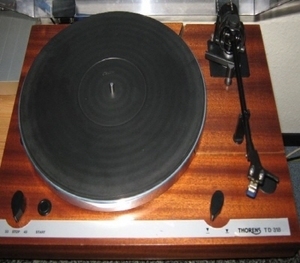 토렌스(Thorens) TD318 Turntable