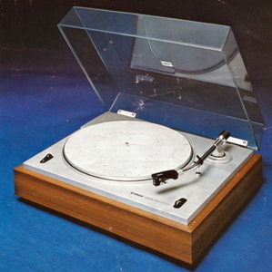 야마하(Yamaha)  YP-400 턴테이블